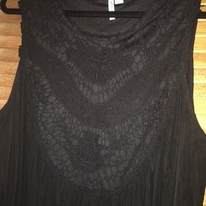 Black embroidered sleeveless top. Size 2X